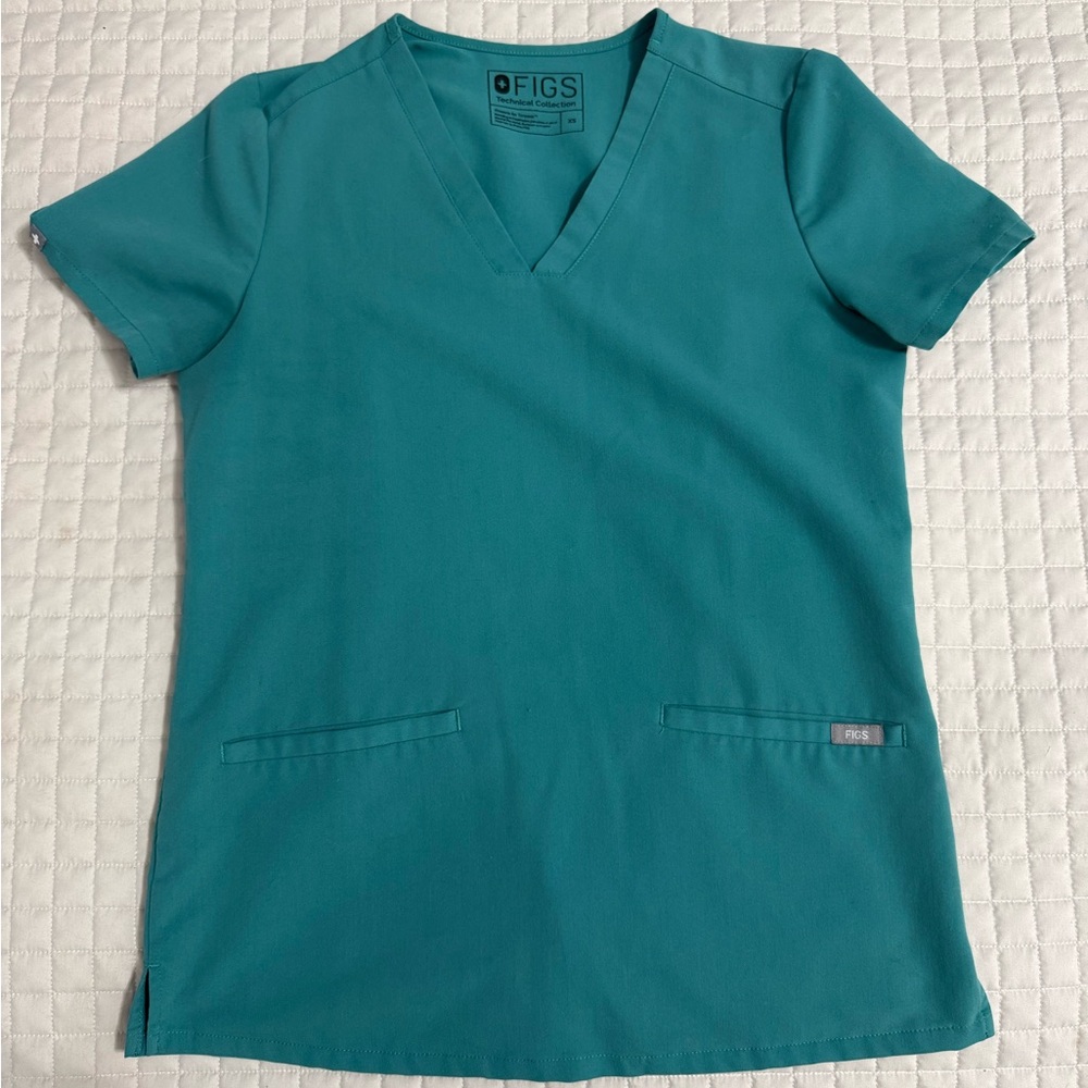 Marine Figs Casma Three Pocket Scrub Top